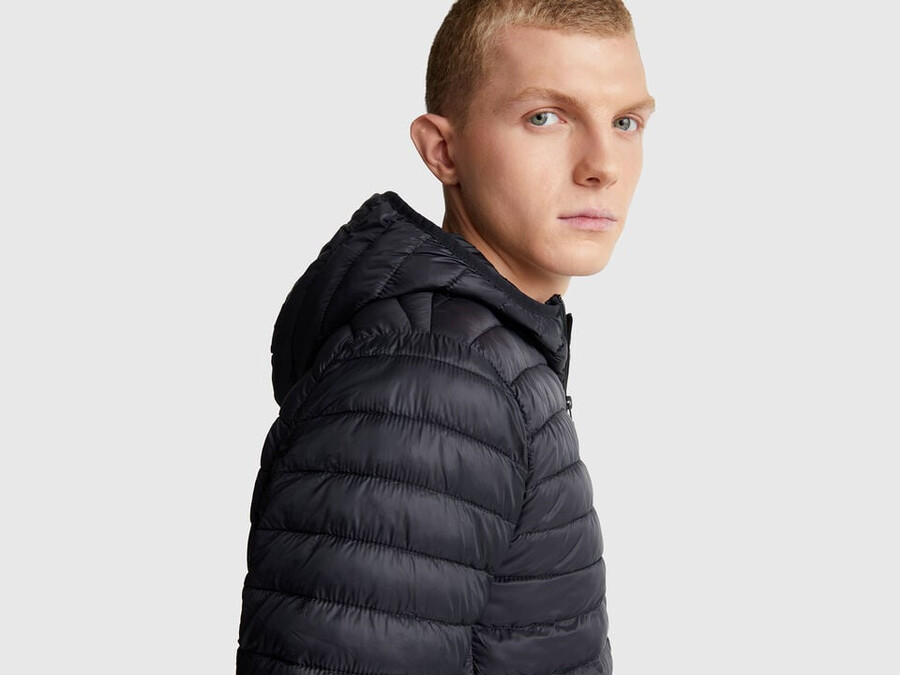 péřová bunda regular střihu